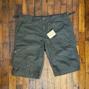 NWT Calvin Klein Jeans - Woman’s size 14 shorts camo green